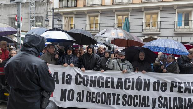 Sánchez e Iglesias se movilizan por las pensiones en manifestaciones diferentes