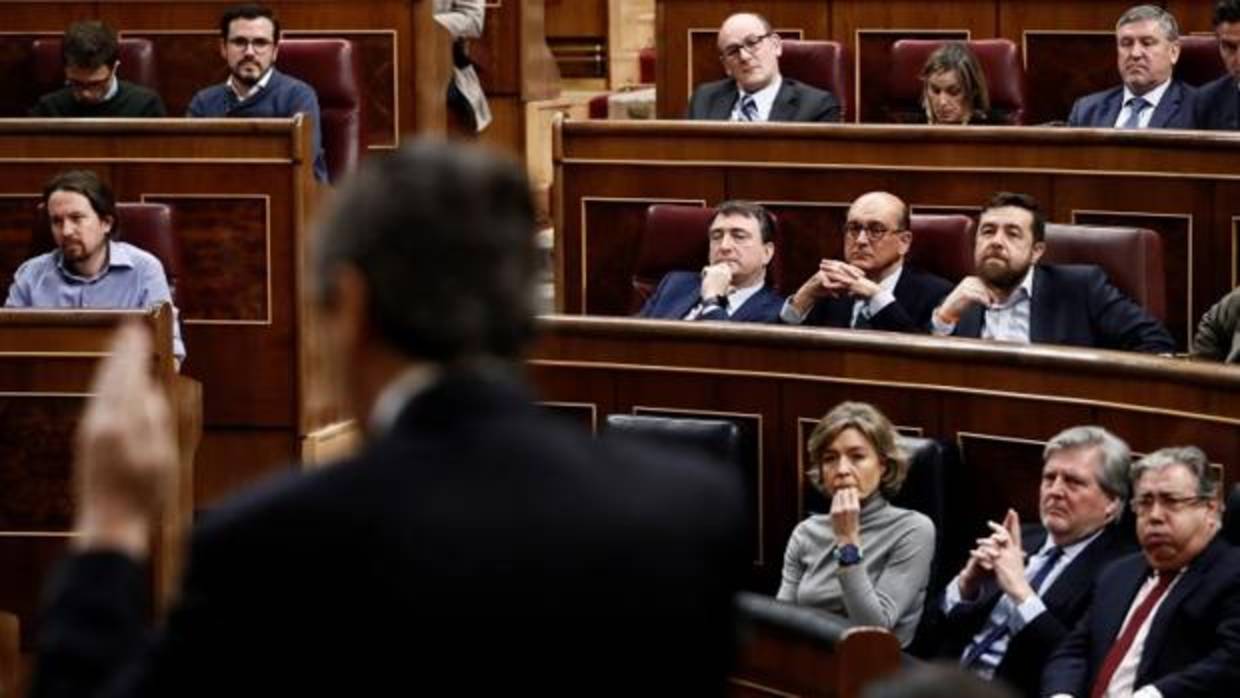 El portavoz del PP en el Congreso, Rafael Hernando, durante su intervención en el pleno del Congreso de ayer