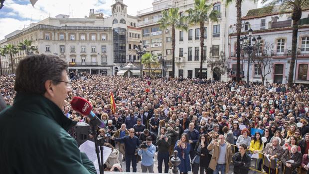 Miles de personas apoyan a las familias de las víctimas para no derogar la prisión permanente revisable