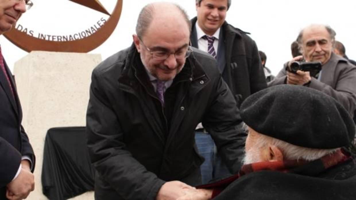 El presidente Lambán, en un acto de homenaje a las Brigadas Internacionales celebrado en Caspe (Zaragoza)