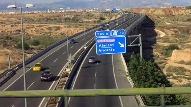 Las Cortes Valencianas piden al Gobierno que la autopista A-7 sea gratuita