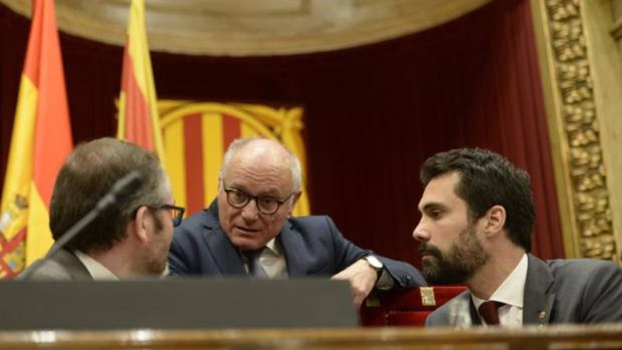 Xavier Muro, entre Roger Torrent y Josep Costa