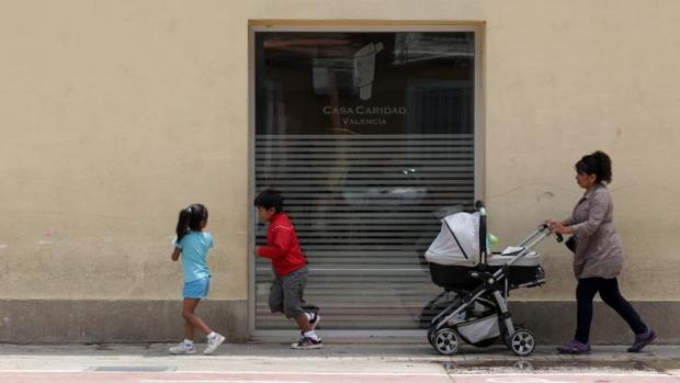 Expertos alertan de que 450.000 familias sufren pobreza extrema en la Comunidad Valenciana