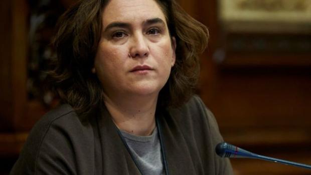 Ada Colau suspende el pleno y se solidariza con Rovira: «Son momentos duros»