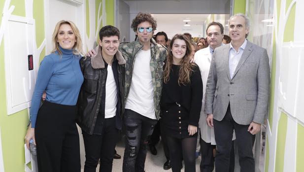 Amaia y Alfred inauguran una unidad para adolescentes que sufren cáncer en Madrid