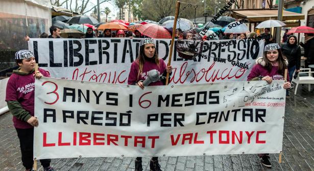 Unas 700 personas se manifiestan en Palma para pedir la «absolución» del rapero Valtonyc