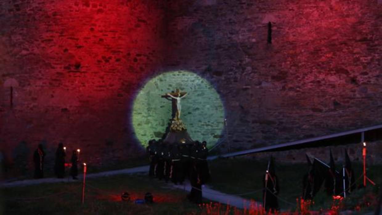 Vía Crucis en el interior del Castillo de los Templarios de Ponferrada