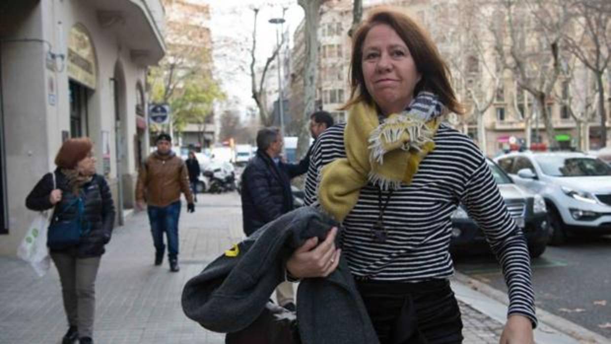 Madrenas, a las puertas de la sede nacional del PDECat, en Barcelona