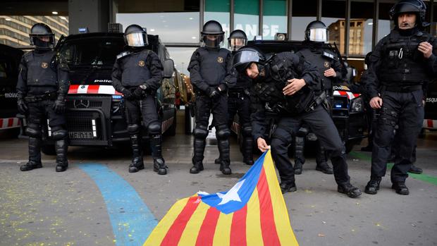 Los Mossos blindan la estación de Sants ante una nueva protesta independentista