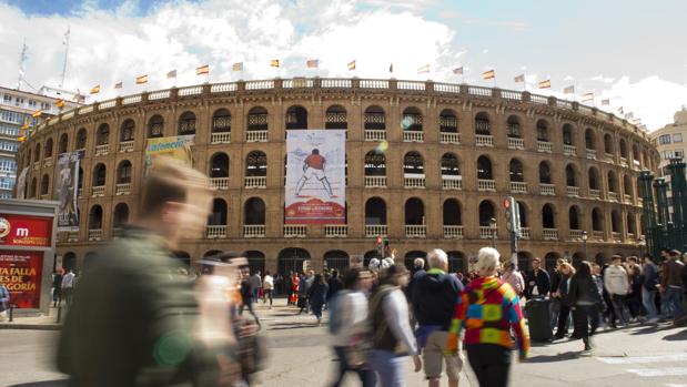 Vídeo: así se ha transformado en cinco días la plaza de toros de Valencia para acoger la Copa Davis