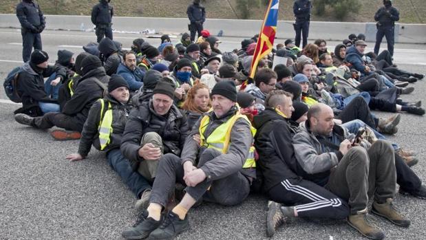 El independentismo entrega la calle a los comités violentos bajo influencia de la CUP