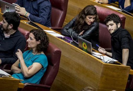 Los portavoces de Podemos Antonio Estañ y Fabiola Meco