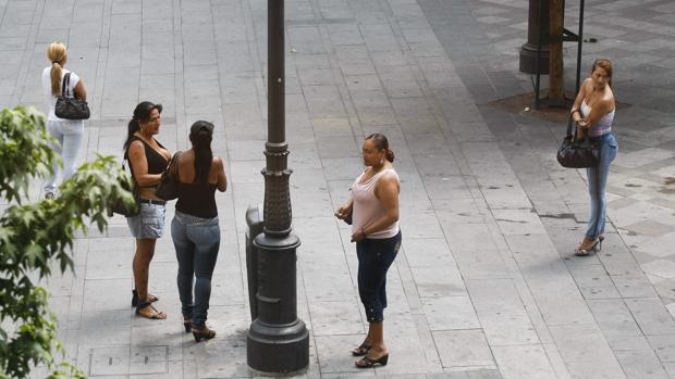 La Policía desarticula la banda que controlaba la prostitución de la calle Montera