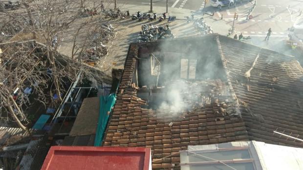 Incendian un local de propiedad municipal «okupado» en el barrio de Sarrià de Barcelona
