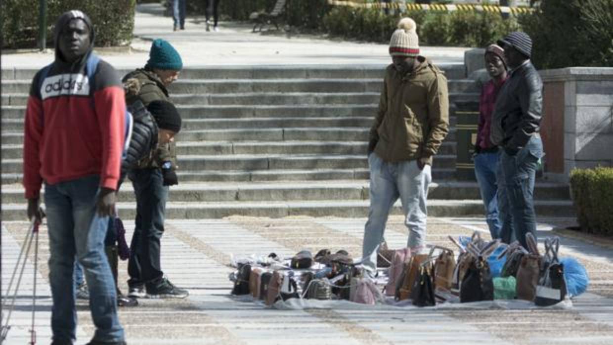 Manteros en el parque de El Retiro