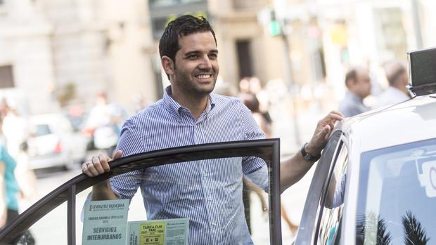 El alcalde de Paterna compatibilizará el cargo con su trabajo en FGV