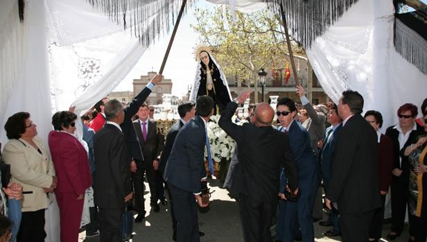 Gálvez celebra el Domingo de Resurrección con el encuentro en los arcos