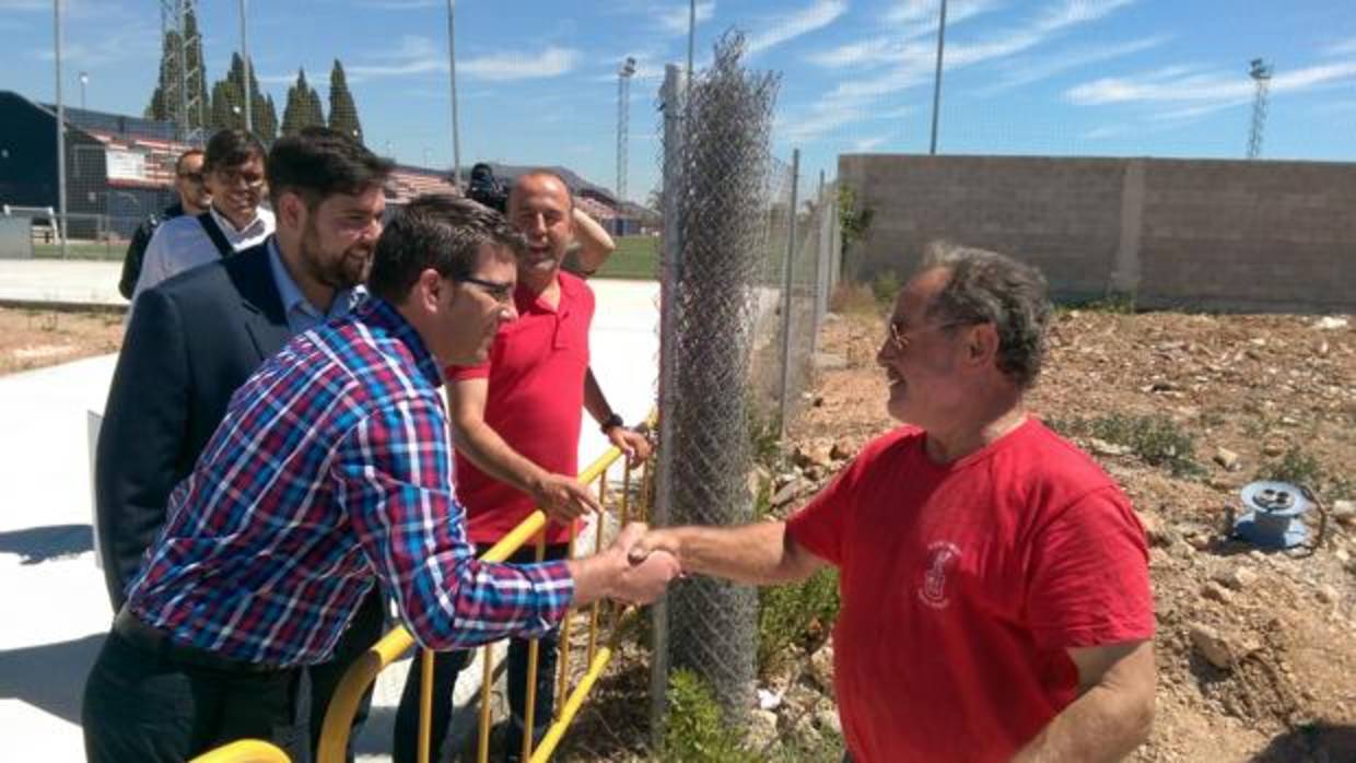 Jorge Rodríguez visita el poliesportiu de Rafelbunyol