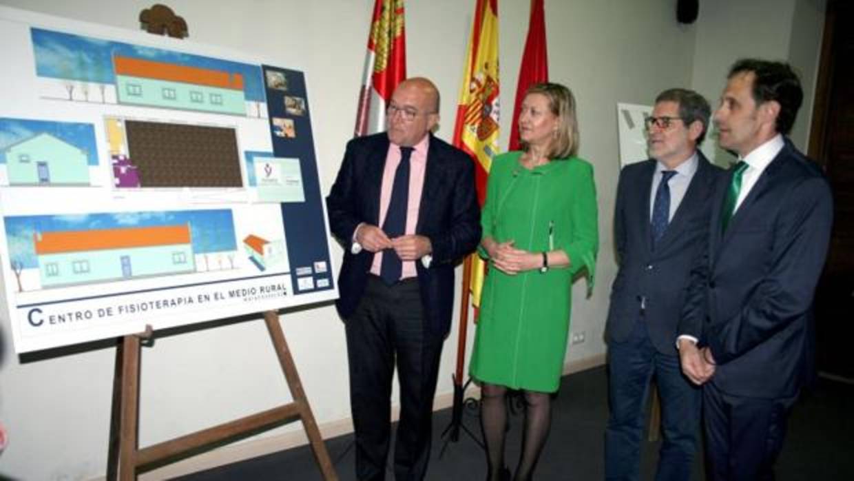 Carnero y Pilar del Olmo, en la presentación este pasado miércoles del Centro de Fisioterapia en el Medio Rural, en Matapozuelos