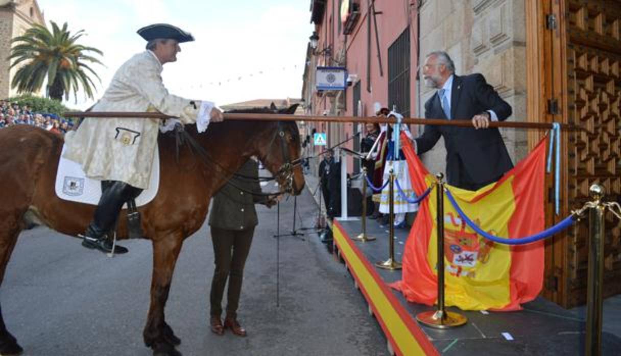Más de 3.000 personas participan en el tradicional Cortejo de la fiesta de las Mondas de Talavera