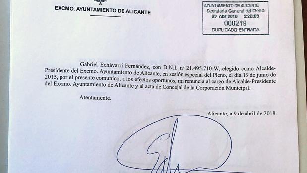 El alcalde socialista de Alicante presenta su renuncia sin acudir en persona y sin imágenes