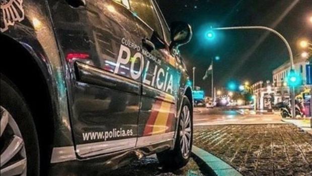 Huye de un control policial apuntando a los agentes con una pistola simulada en Dénia