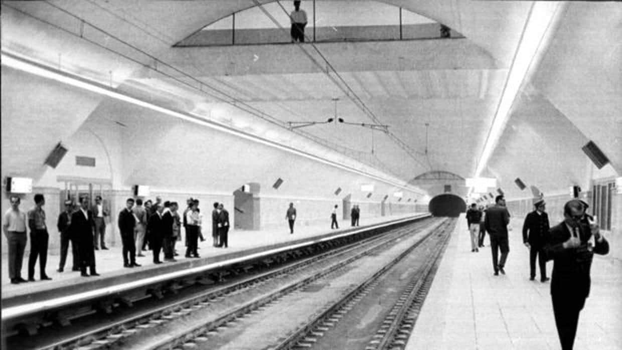 Inauguración de la estación de Recoletos, en el «túnel de la risa», en 1967