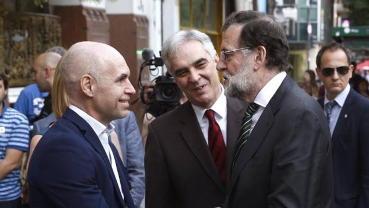 El presidente del Gobierno, Mariano Rajoy, con el alcalde de Buenos Aires