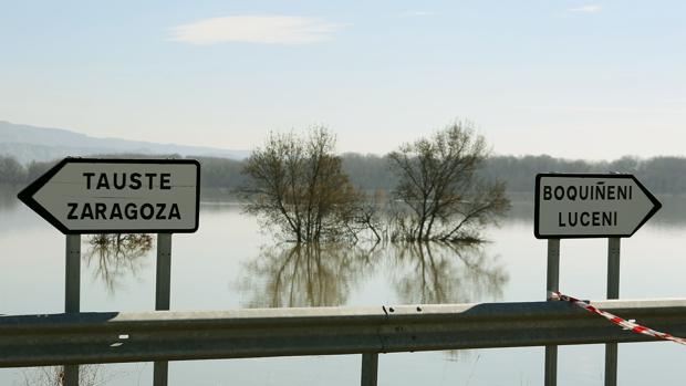 Se dispara la alerta en el Ebro, que augura una riada de coste multimillonario