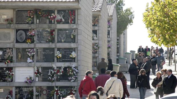 Pulso económico por cuatro cadáveres perdidos en el cementerio de Zaragoza