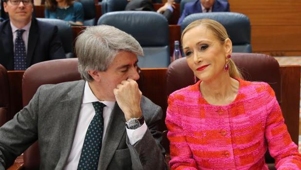 El PP afronta un lento desenlace ante el enroque de Cifuentes