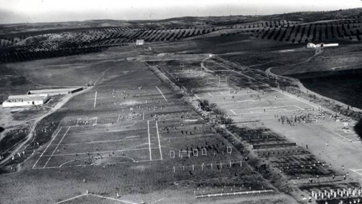 Campos deportivos de la Escuela Central de Gimnasia, creada en 1919, en una vista anterior a 1936