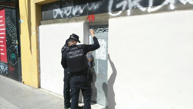 La Policía Local cierra un bar clandestino que servía comida en Valencia sin controles sanitarios