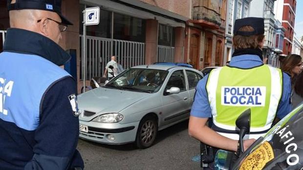 Detienen a una madre que dejó a su hijo de 11 años solo en casa para salir de fiesta