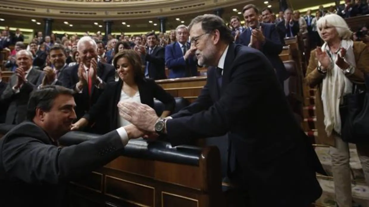 Aitor Esteban (PNV) y Rajoy, en el Congreso