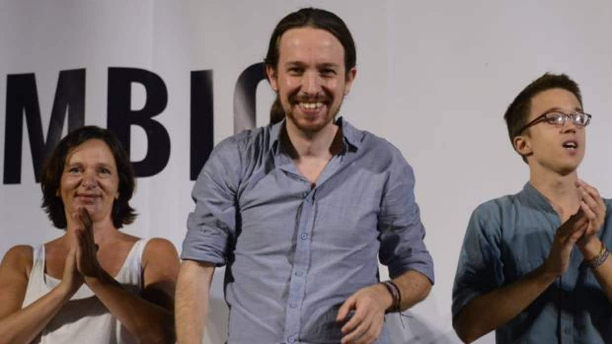 Carolina Bescansa, Pablo Iglesias, e Inigo Errejon en julio de 2015