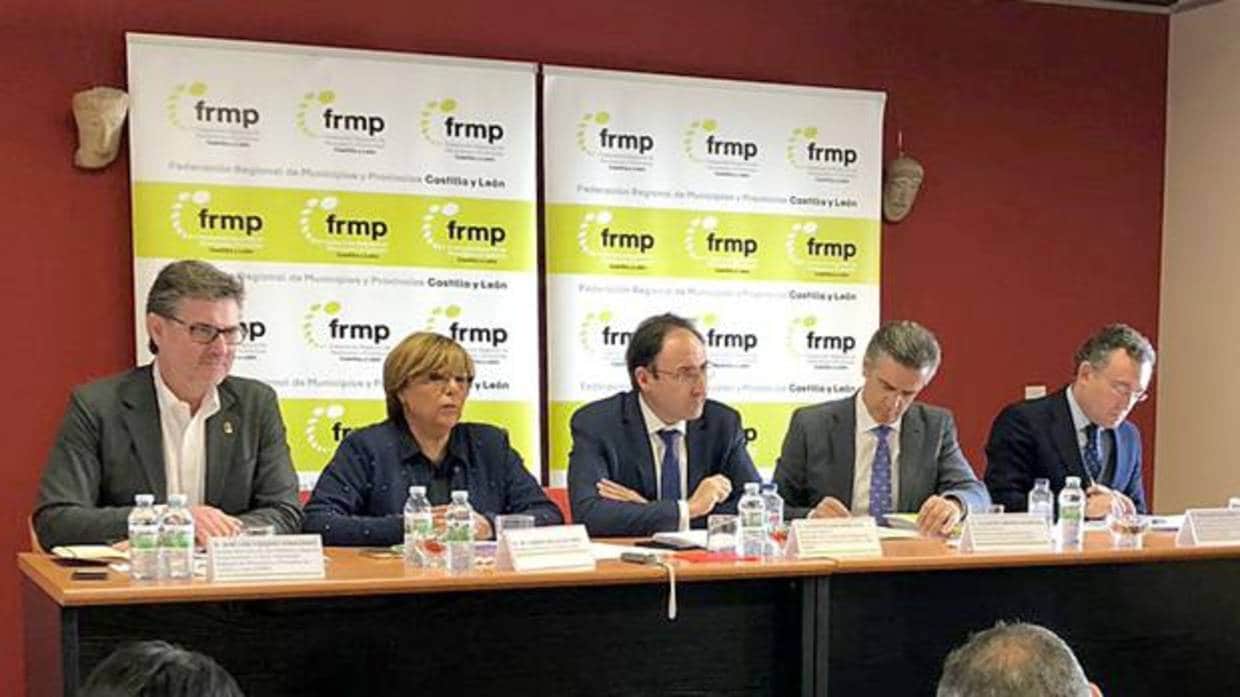 Reunión de la comisión ejecutiva de la Federación Regional de Municipios y Provincias (FRMP), presidida por Alfonso Polanco, celebrada este pasado miércoles en Murias de Paredes (León)