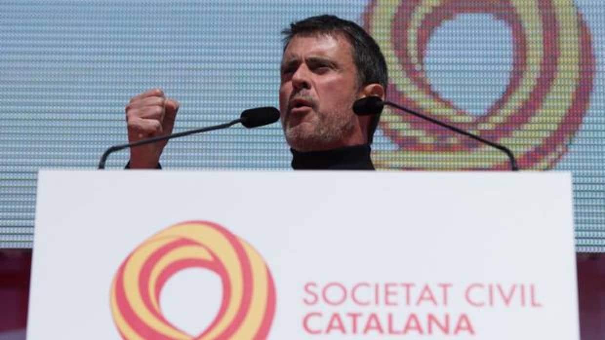 El exprimer ministro francés Manuel Valls en una manifestación en Barcelona convocada por SCC en marzo
