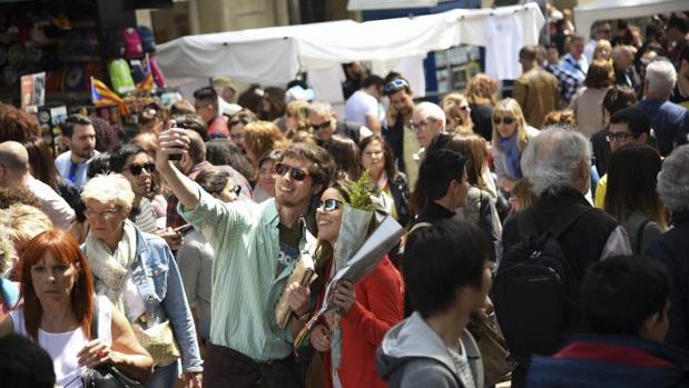 Sant Jordi con el 155: ni misa tradicional ni bendición de rosas en la Generalitat