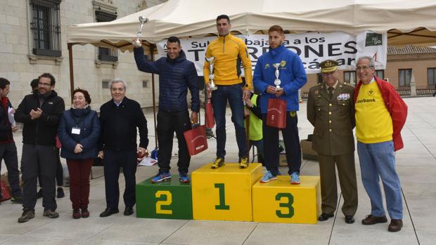 Laura García y Carlos Hernández ganan la V Carrera «Subida y bajada a los torreones del Alcázar»