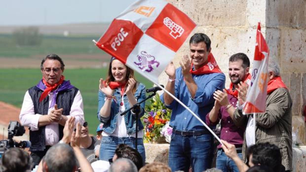 Pedro Sánchez y Luis Tudanca, este lunes en Villalar de los Comuneros (Valladolid)