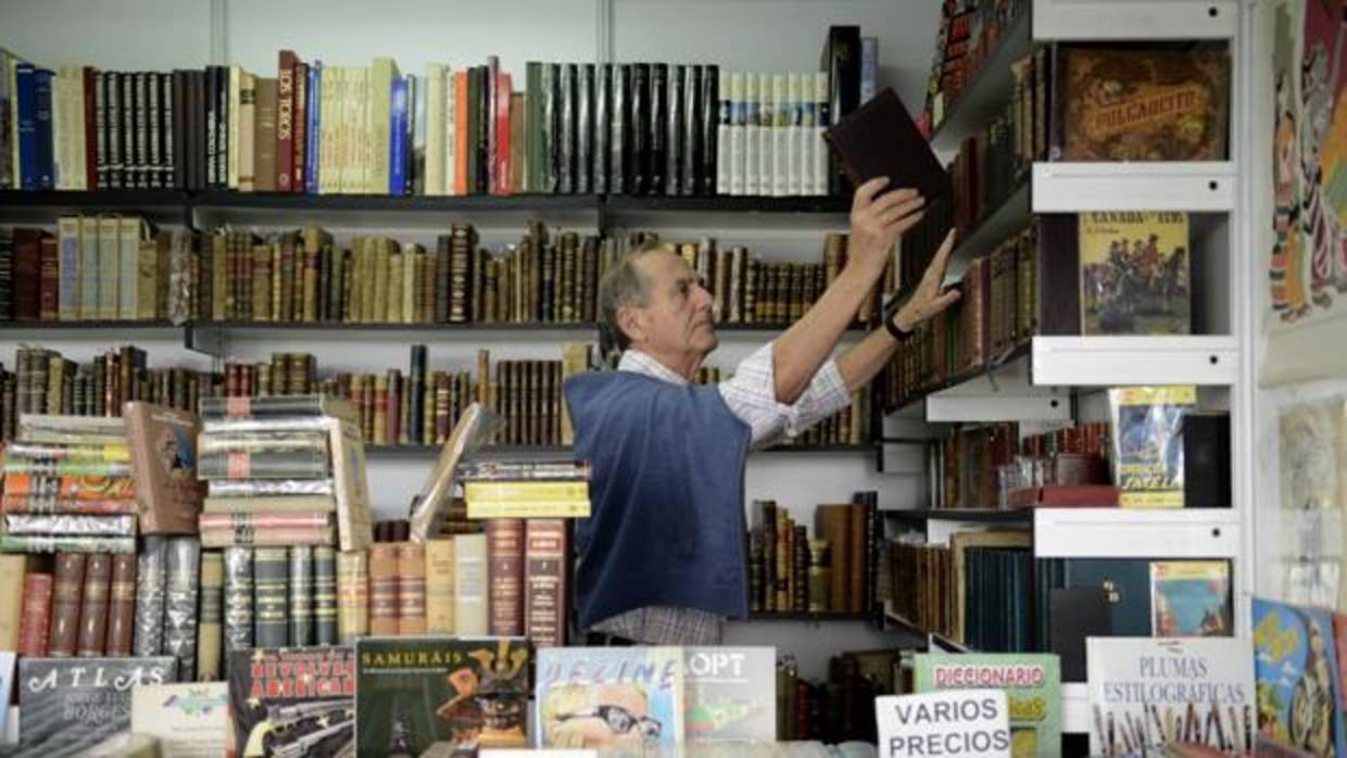 Cada año, los libreros ofrecen gangas y piezas de coleccionista
