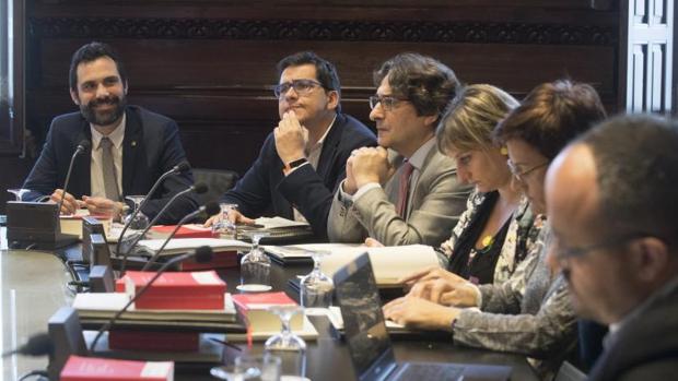 La Mesa del Parlament aprueba el voto delegado de Comín