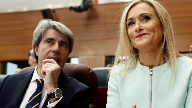 Crisis de Gobierno: Cifuentes convoca de urgencia a su equipo de confianza tras el vídeo del robo