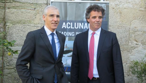 El conselleiro de Industria, Francisco Conde, y el presidente de Aclunaga, Marcos Freiro