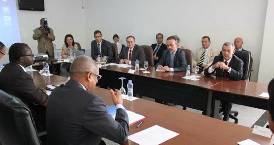 Neves con una delegación oficial de Canarias