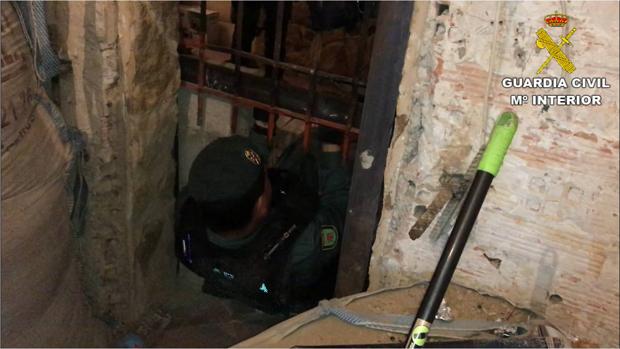 Tres semanas en un zulo de diez metros encerrados por una banda de traficantes de droga