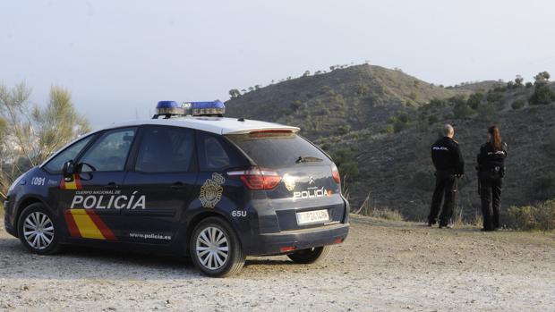 Muere un hombre de 85 años tras caer por un barranco en Alhaurín en Grande