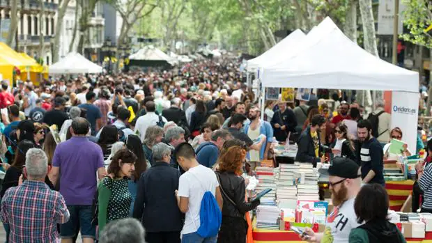 Una parada de libros en la Rambla de Barcelona