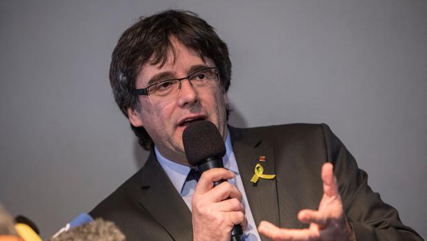 Puigdemont cree que su futuro pasa por «décadas en la cárcel» o «muchos años en el exilio»